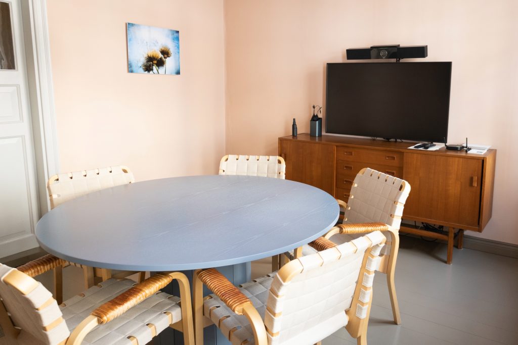 Puistokatu, pieni neuvotteluhuone